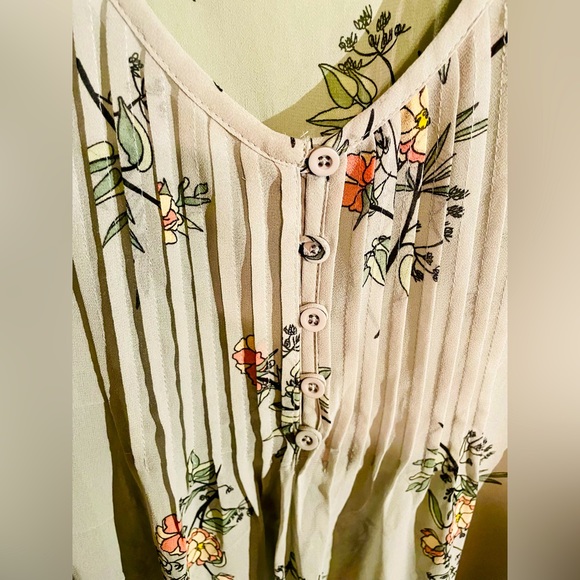 Gray Floral Top (Torrid) - Picture 2 of 4